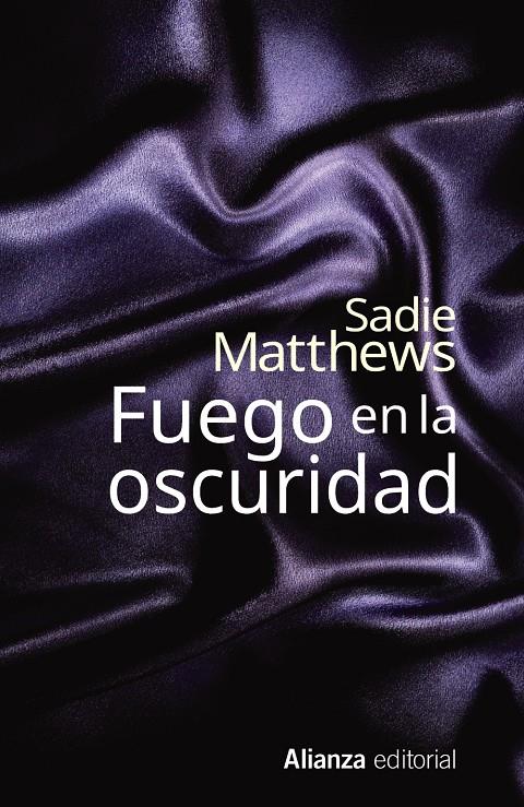 FUEGO EN LA OSCURIDAD | 9788491040477 | MATTHEWS, SADIE | Llibreria Ombra | Llibreria online de Rubí, Barcelona | Comprar llibres en català i castellà online